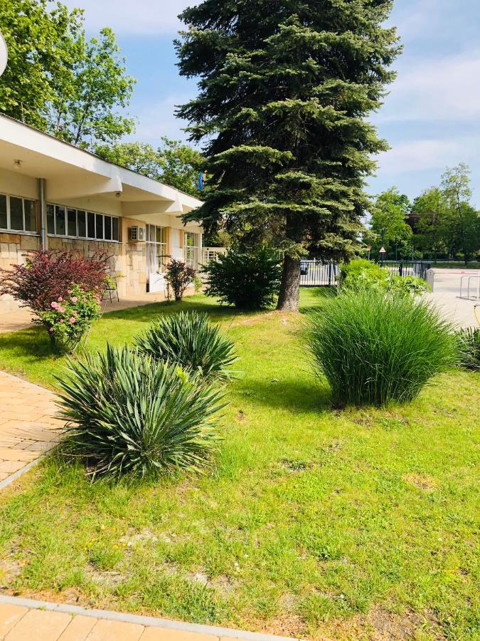 Fonyód Napsugar Club Es Panzio B&B 외부 사진
